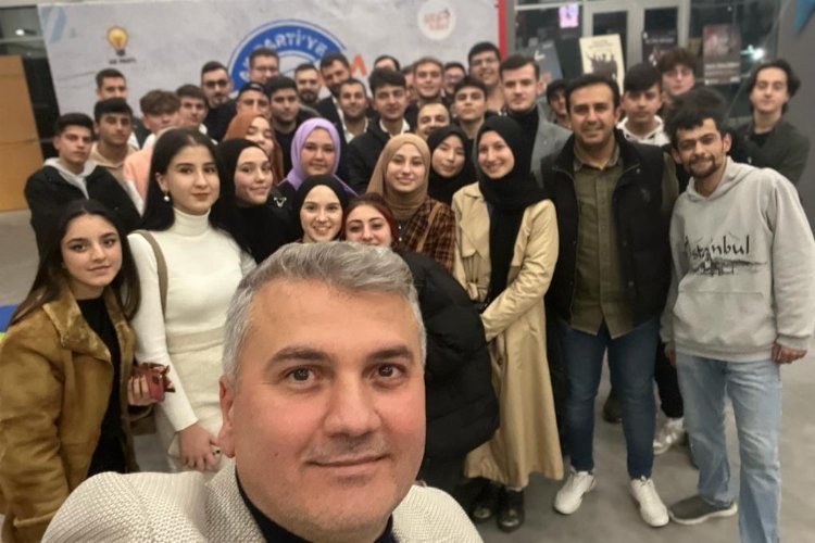 Balıkesir'de Milletvekili Canbey'den gençlere doğum günü sürprizi