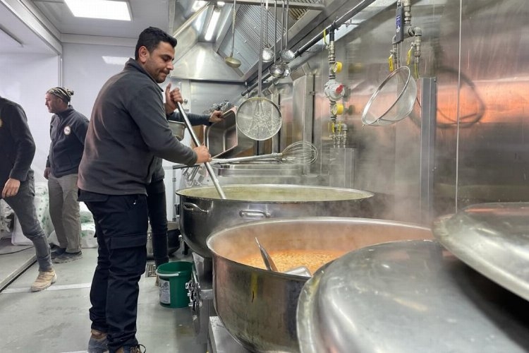 Kocaeli'de yüzbinlerce kişiye sıcak yemek ikramı
