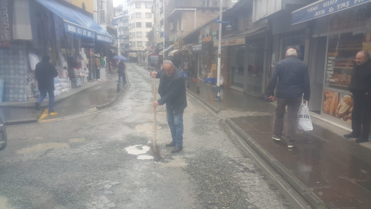 Rize Pazar'da Esnaf  ve Vatandaşın Çilesi Bitmiyor Belediye İzliyor